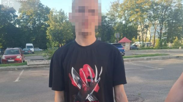 Молодий чоловік у Львові видав себе за прокурора і заволодів 7 тисячами доларів США пенсіонерки 74 років