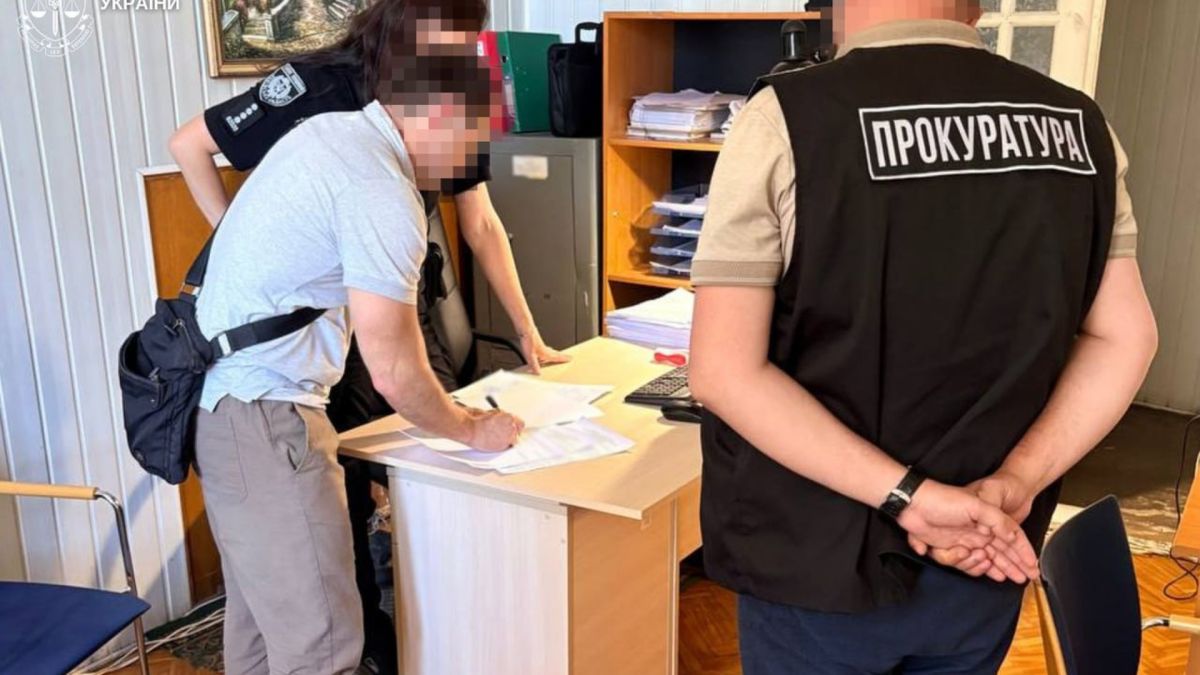 Будівля Бродівської міської ради, де колишній посадовець не перевірив підстави для виплати 2,6 млн грн компенсації