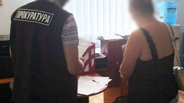 Будівля суду, справа колишньої чиновниці Золочівського району про завищення вартості тендеру на 160 тис. грн