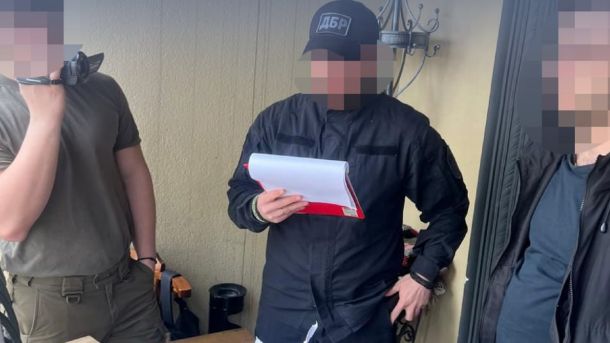 Прикордонник на Львівщині підозрюється у хабарі 30 тис. доларів за організацію безперешкодного перетину кордону військовозобов'язаним