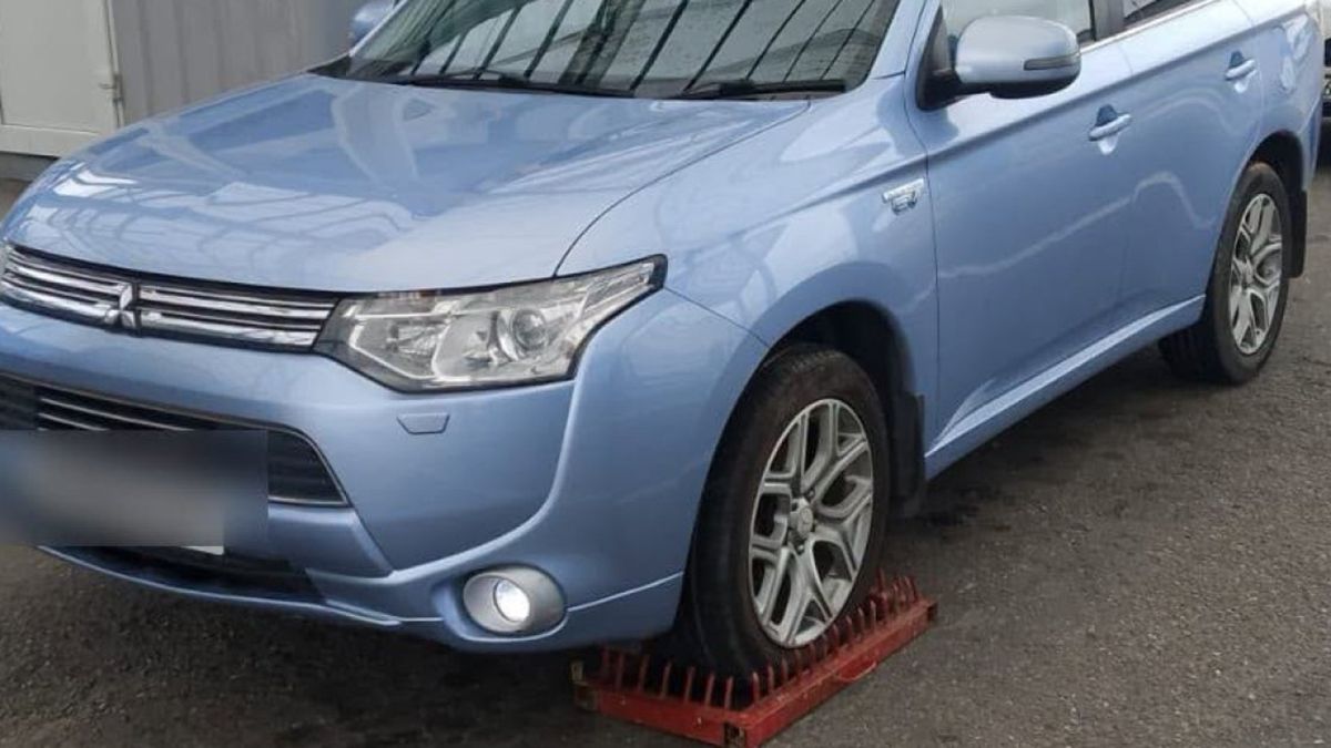 Прикордонники на пункті пропуску Рава-Руська виявили Mitsubishi 2014 року з бази Інтерполу, за кермом — 33-річна мешканка Тернопільщини