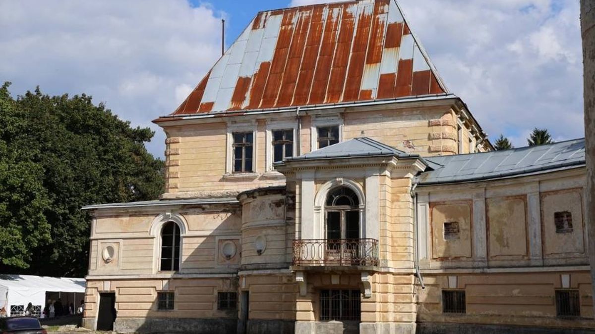 Занедбаний палац Лянцкоронських у селищі Розділ Стрийського району, який планують відреставрувати та перетворити на готель за 15 млн євро