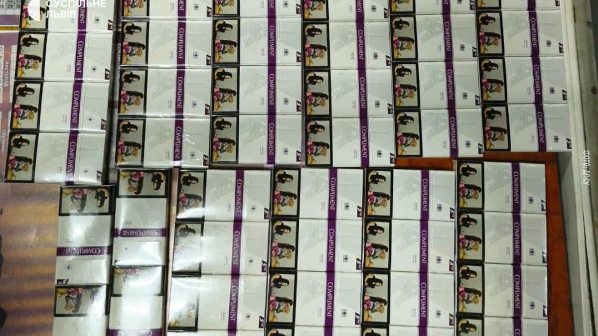 Пункт пропуску Рава-Руська на Львівщині, де виявили 90 пачок сигарет без акцизних марок у стелі багажника автомобіля