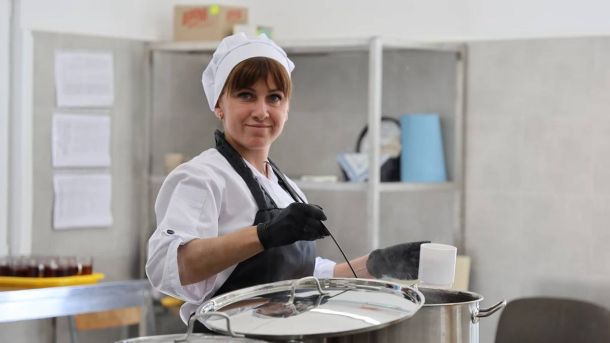 Учні Зубрянського ліцею Солонківської громади на Львівщині обідають у оновленому харчоблоці — безкоштовно для всіх класів з вересня 2026 року