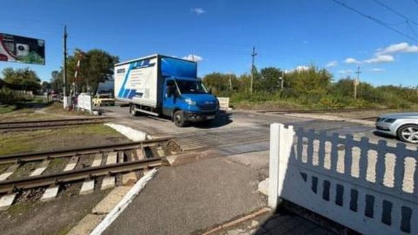 Залізничний переїзд у Брюховичах на вул. Незалежності України закритий через ремонт колії 28–29 серпня 2026 року