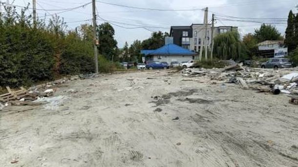 Демонтована будівля СТО площею 326,3 м² на вул. Зеленій, 253А у Львові після рішення Верховного Суду