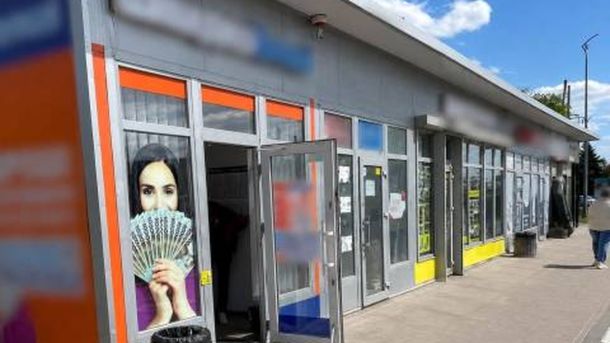 Демонтаж МАФів у Львові на вулицях Довженка і Липинського за рішенням суду — площа споруд 16,7 і 21 м²