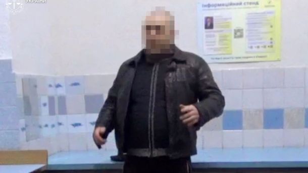 28-річний інспектор Львівської УВП №19 ударом кулака в обличчя позбавив ув'язненого зору на праве око — йому повідомили про підозру