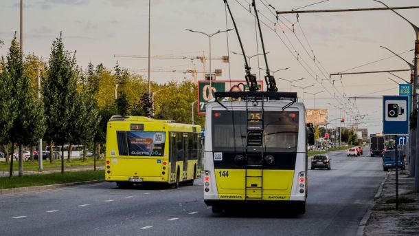 Тролейбус на вулиці Стрийській у Львові — рух перекриють на чотири дні через асфальтування від 25 до 28 червня