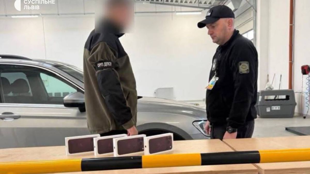 Прикордонники на КПП «Нижанковичі» виявили вісім незадекларованих iPhone 18 Pro Max вартістю близько 850 тисяч гривень у двох авто жителів Львівщини