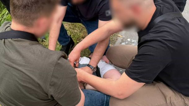 Поліція Львівщини затримання злочинців, ілюстративне фото 04 — правоохоронці під час проведення оперативних заходів у Львівській області