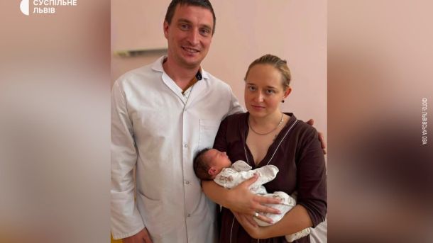 Військовослужбовиця Олена зі Львова з новонародженим сином Дмитром після служби до 7-го місяця вагітності
