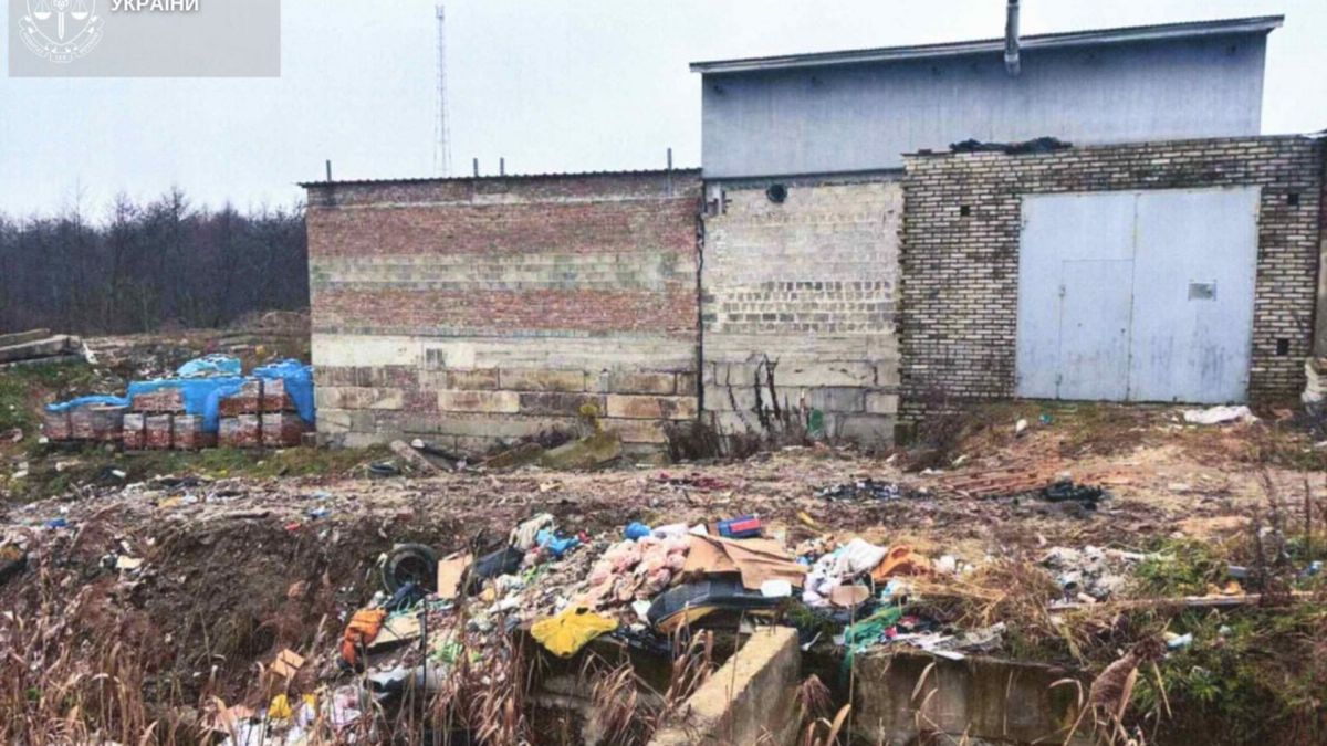 Несанкціоноване звалище побутового та будівельного сміття на орендованій земельній ділянці кооперативу в Новояворівську — збитки понад 12,2 млн грн