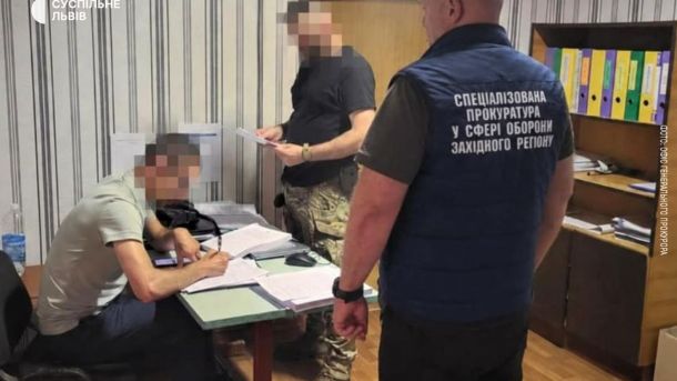Будівля військової частини на Львівщині, де в.о. командира підозрюють у незаконних виплатах бойових на суму понад 16 млн грн
