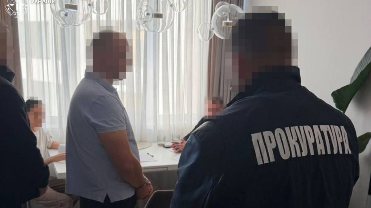 Посадовці Держпродспоживслужби у Львівській області підозрюються у схемі незаконної видачі посвідчень тракториста-машиніста — 10 підозрюваних, понад 1
