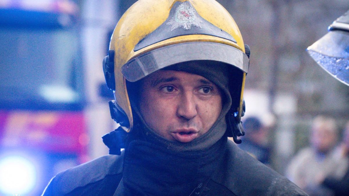 Рятувальники ДСНС Львівщини ліквідують пожежу — за добу зафіксовано 5 займань, врятовано будівлі та автомобіль
