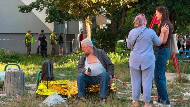 Пошкоджений багатоквартирний будинок у Львові після нічної ракетної атаки Росії — 31 постраждалий, зруйновані верхні поверхи