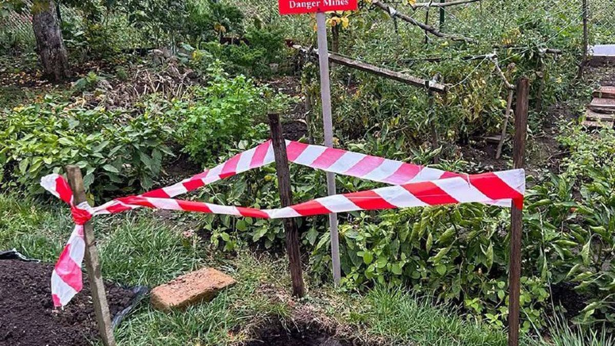 Піротехніки ДСНС знищують 76-міліметровий артилерійський снаряд часів Другої світової війни, знайдений на Львівщині під час земляних робіт