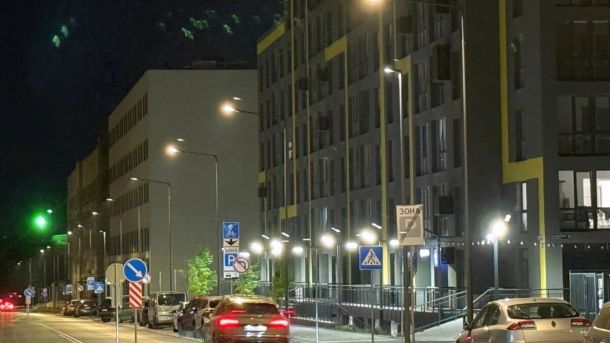 Нові LED-опори вуличного освітлення на вулиці Залізничній у Львові — встановлено 25 опор на ділянці від вулиці Шевченка до вулиці Ясної