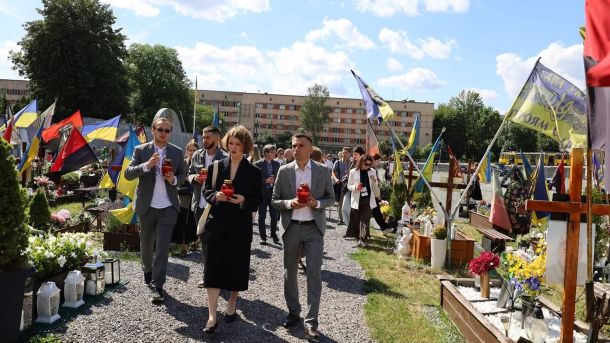 Церемонія вшанування полеглих Захисників України на полі почесних поховань Личаківського кладовища у Львові