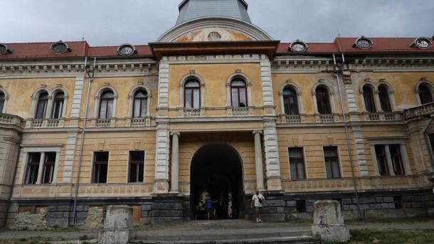 Відновлена Вітальня Гредлів у Сколе — туристично-інформаційний простір площею 200 м² в історичному палаці Сколівських Бескидів