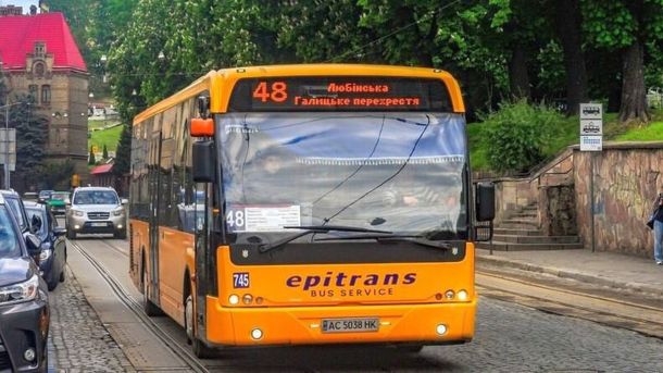 Автобус на маршруті у Львові — перевірка кондиціонерів виявила несправності у 8 транспортних засобах на чотирьох маршрутах