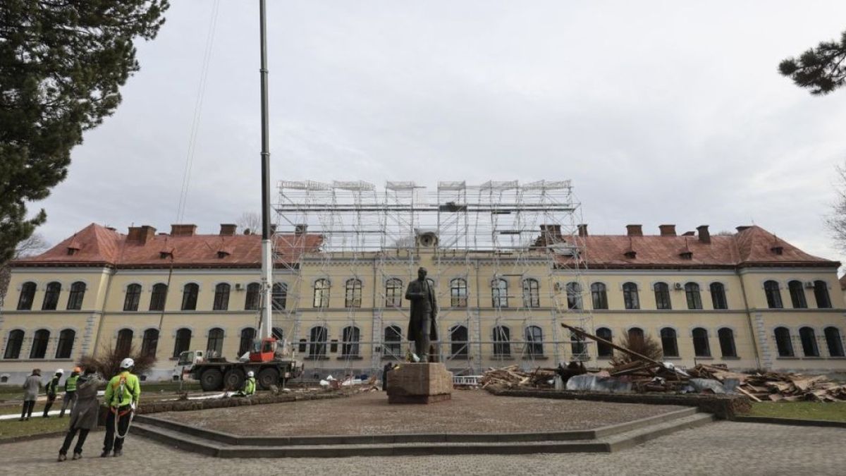 Будівля університету у Дублянах, де розслідують можливу розтрату понад 1,85 млн грн на ремонті після російської атаки