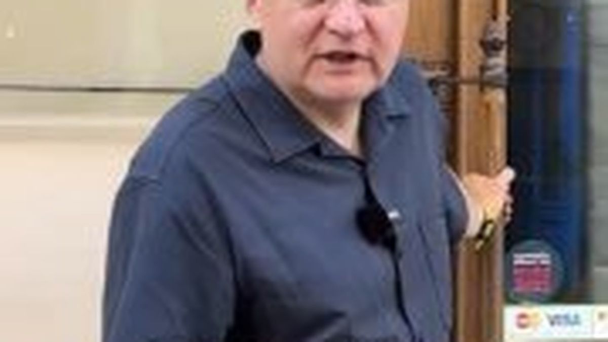 Андрій Садовий відвідує 40 львів'ян, що залишилися без дому після ракетного удару, у готелі «Оптіма Медіваль» у Львові