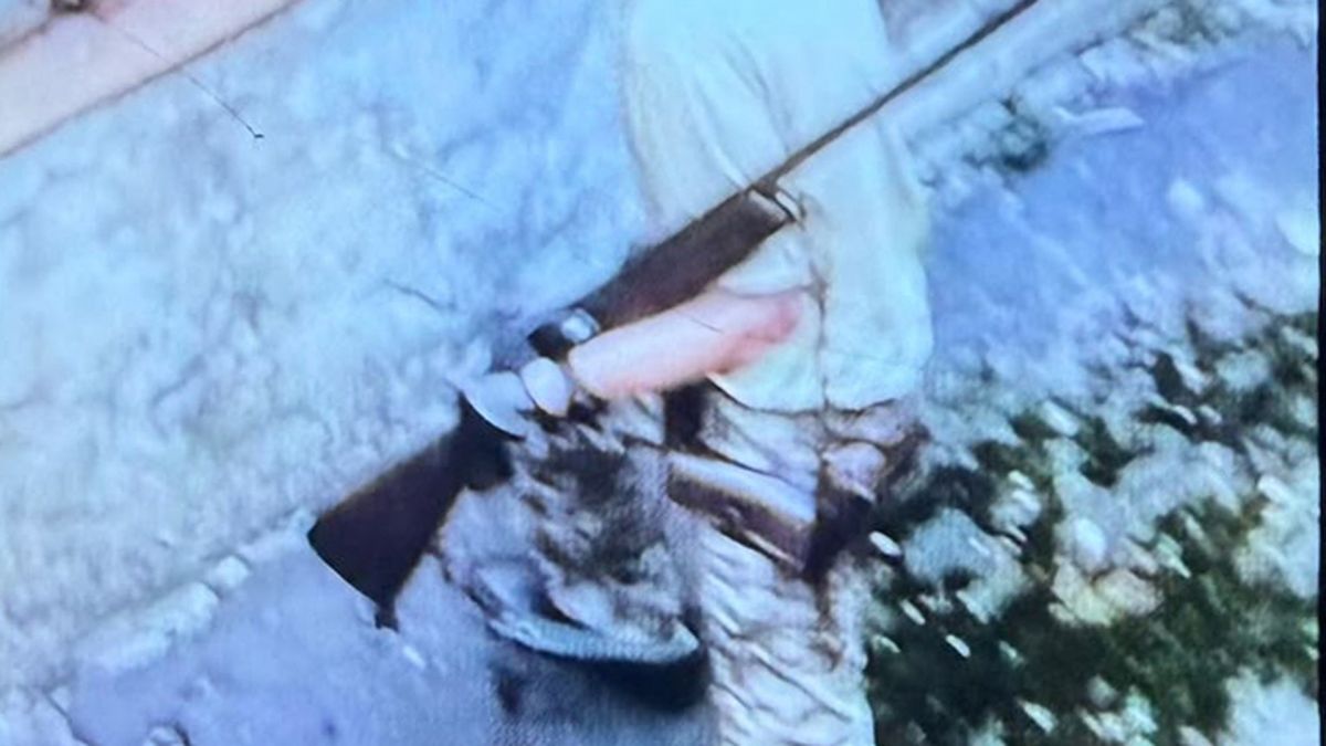 Поліцейські затримали 55-річного львів'янина, який у військовому однострої погрожував сусідам мисливською рушницею на вулиці Караїмській