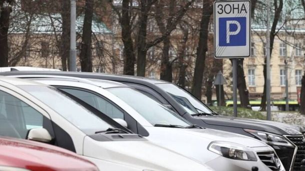 Новий паркувальний майданчик у Львові на вулиці Пстрака або Мечникова — 66 місць у 3-й паркувальній зоні