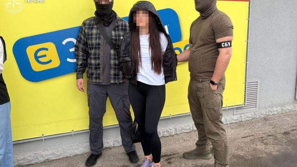 Жінка зі Стрия організовувала переправлення чоловіків за кордон через фіктивні медичні документи за $37 500