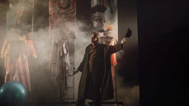Логотип або анонс подкасту Theatre Hunter Talks про театральну фотографію, запущеного у Львові авторкою Христиною Король