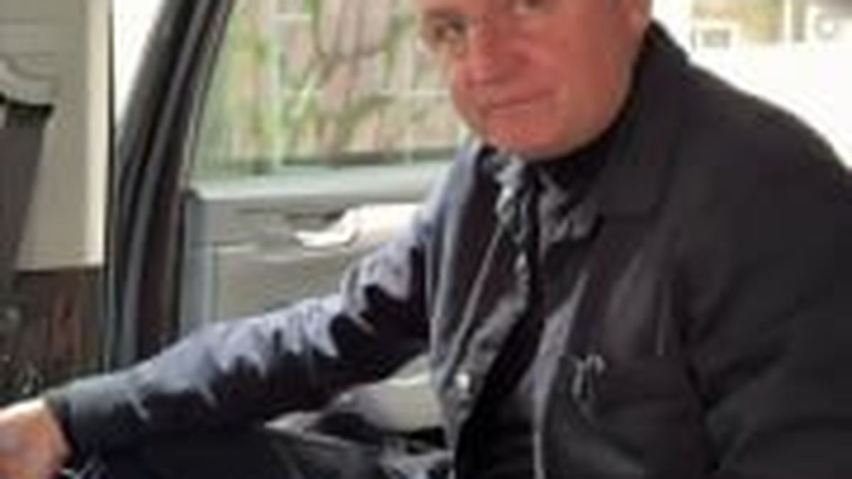 Міський голова Львова Андрій Садовий повідомляє про знайдений у його авто ймовірний прослуховувальний пристрій з антеною та сім-картою