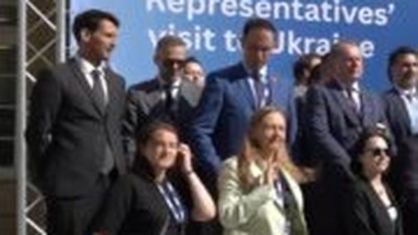 Андрій Садовий зустрічає 24 послів держав ОБСЄ у Львові під час візиту до центрів підтримки постраждалих від війни