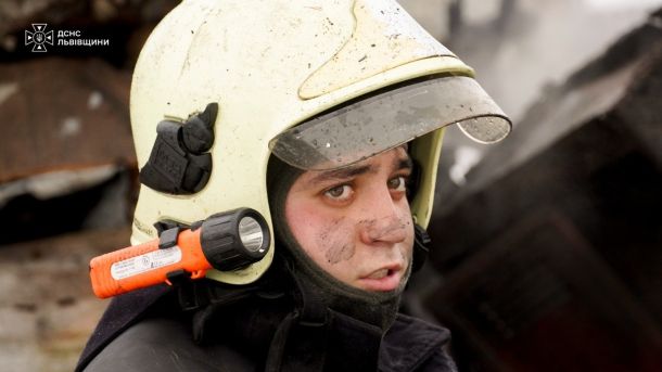 Рятувальники ДСНС гасять пожежу в екосистемі на Львівщині — 10 займань за добу, п'ять серед рослинності
