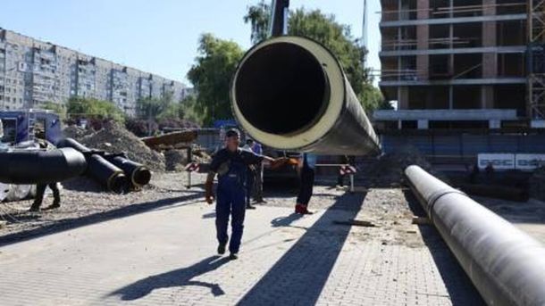 Працівники Львівтеплоенерго замінюють магістральну тепломережу на вулиці Науковій у Львові — відновлено гарячу воду для понад 50 будинків
