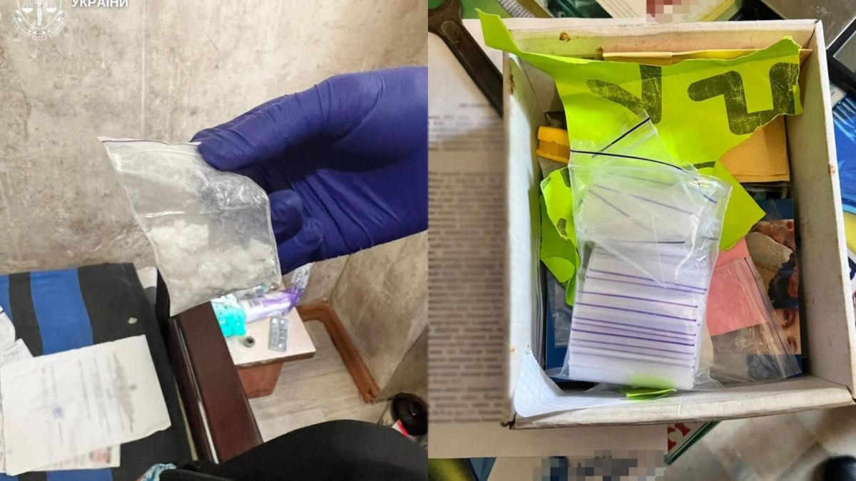 Поштомат у місті Шептицький, через який 32-річний чоловік відправив метадон масою понад 0,6 г схований у рваному одязі