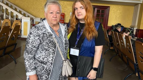 Волонтери проєкту «Медико-психологічна допомога» зустрічають евакуйованих на Головному залізничному вокзалі Львова — понад 1700 осіб отримали підтримк