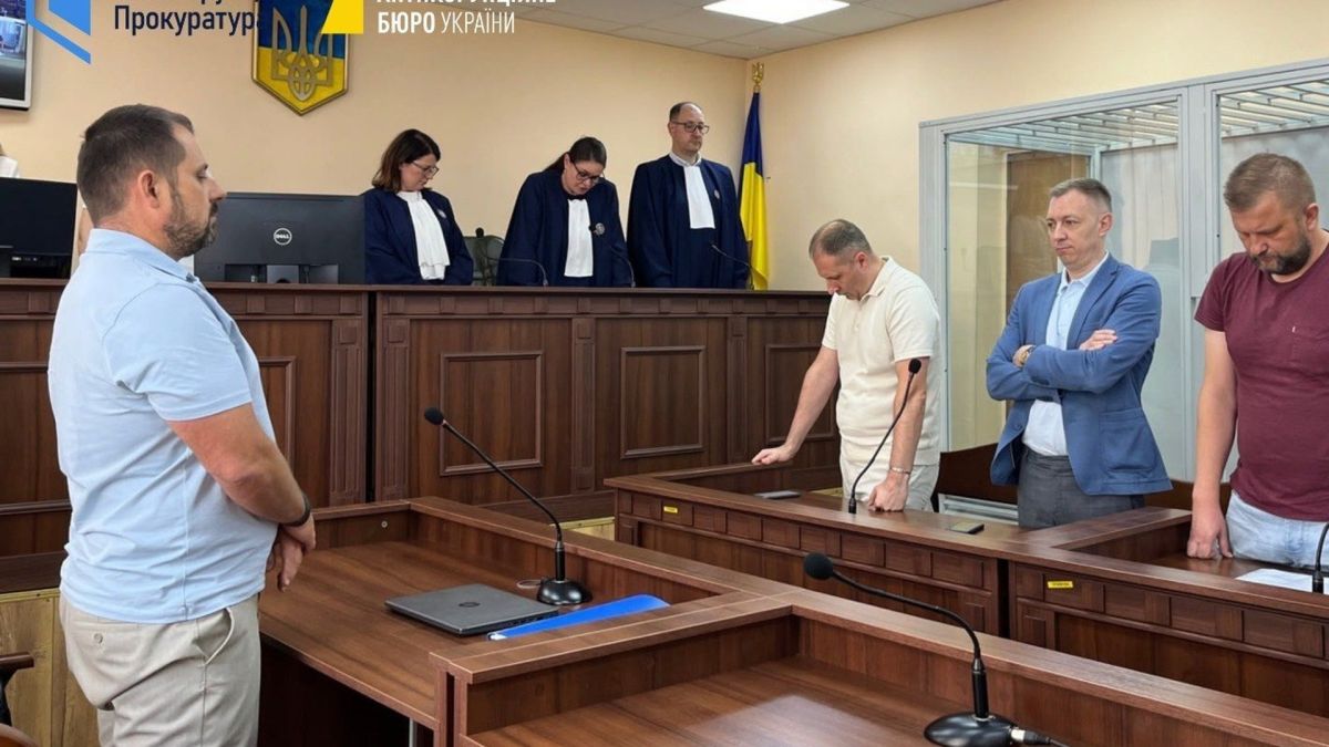 Суд залишив без змін вирок експрокурору Гальченку-Авілову та пособнику Осиповичу за хабар 100 тис. доларів