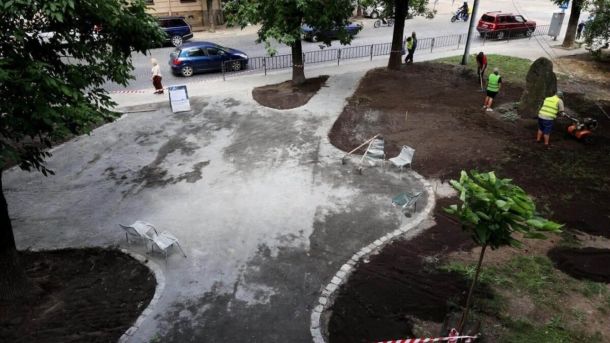 Сквер імені Леоніда Штейна на вулиці Князя Романа у Львові, де встановлять три шахові столи та пам'ятну стелу