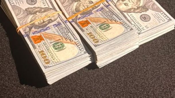 Співробітники ДБР затримують начальника Держгеокадастру Львівської області за спробу дати хабар НАЗК у $30 тисяч