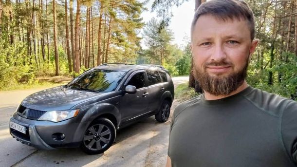 Волонтери та мешканці Львівщини передають спорядження і кошти для підрозділів ЗСУ під час благодійних акцій
