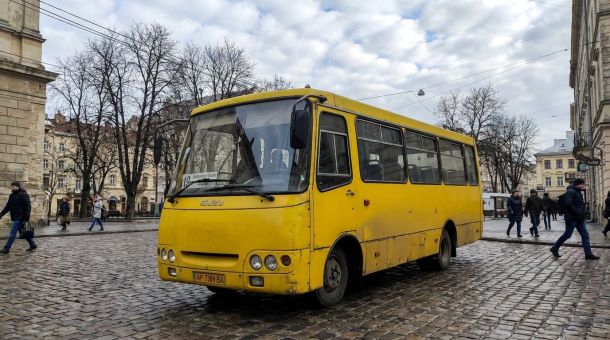 Транспорт громадський автобус маршрутка Львів (ілюстративне) 011