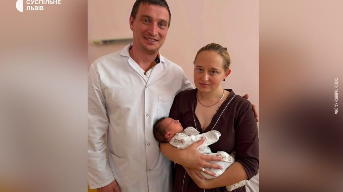 Військовослужбовиця Олена зі Львова з новонародженим сином Дмитром після служби до 7-го місяця вагітності