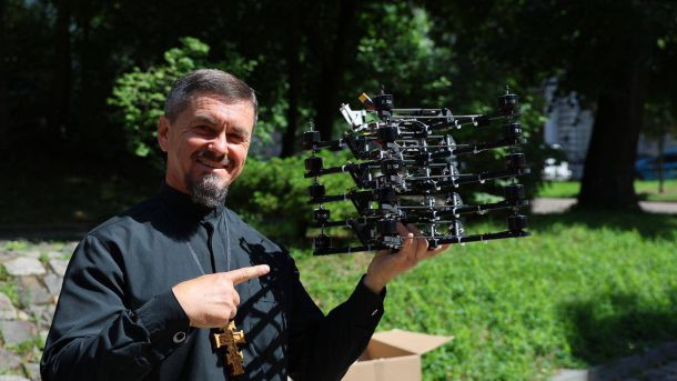 Волонтери команди «Пташки Перемоги» передають 90 FPV-дронів і зарядні станції EcoFlow для українських захисників після аукціону на Львівщині