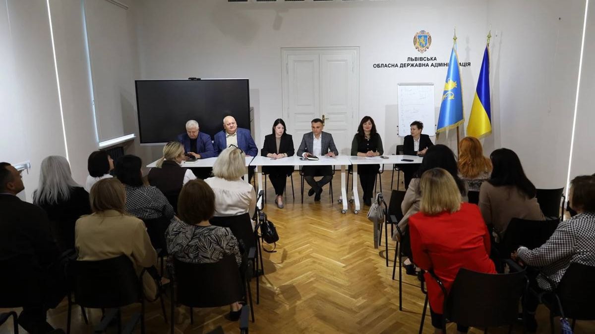 Представники Сумської та Львівської ОВА під час робочої зустрічі щодо захисту прав дітей на Львівщині