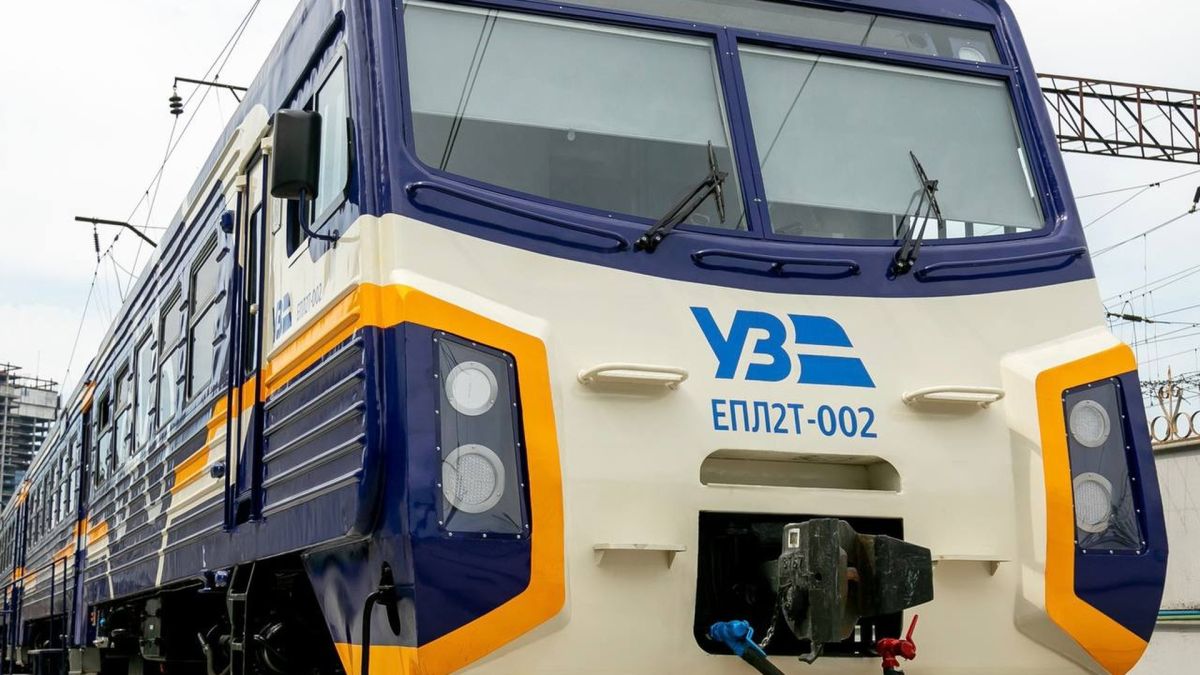 Модернізований електропоїзд ЕПЛ2Т-002 Укрзалізниці на маршруті Львів — Ужгород з оновленим салоном та новими зручностями