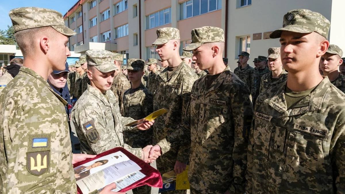 Урочиста посвята першокурсників Львівського ліцею імені Героїв Крут: 209 юнаків та юначок склали присягу ліцеїста
