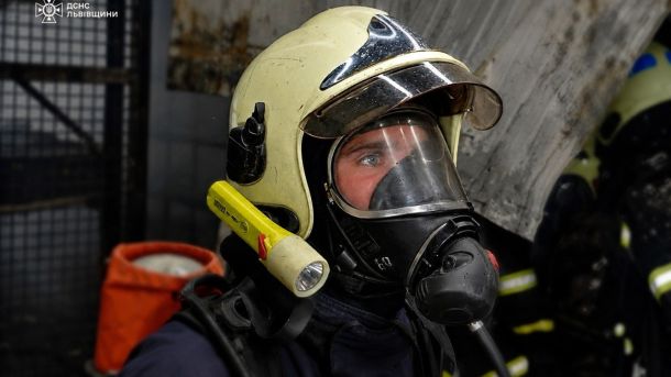 Рятувальники ДСНС гасять пожежу на Львівщині — за добу сталося 20 займань, врятовано 4 будівлі та авто