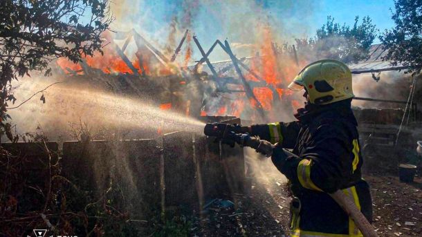 Пожежа в господарській будівлі у селі Заболотці на Золочівщині — врятовано три житлові будинки, гараж і дровітню, постраждалих немає
